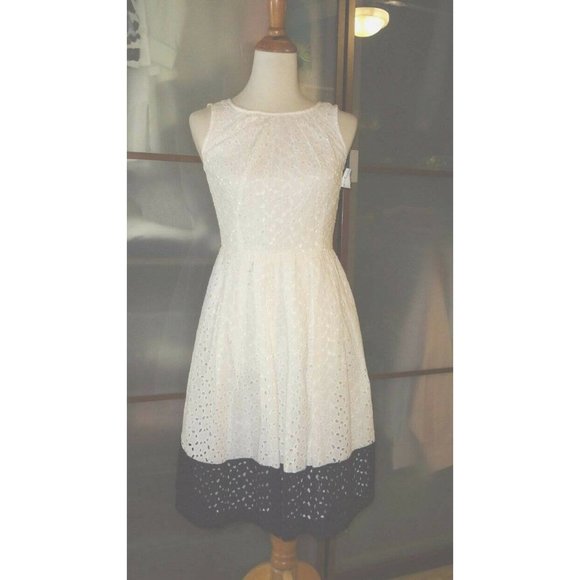 Vera Wang Dresses & Skirts - Vera Wang Cotton Fit & Flare Eyelet Lace Dress 2
